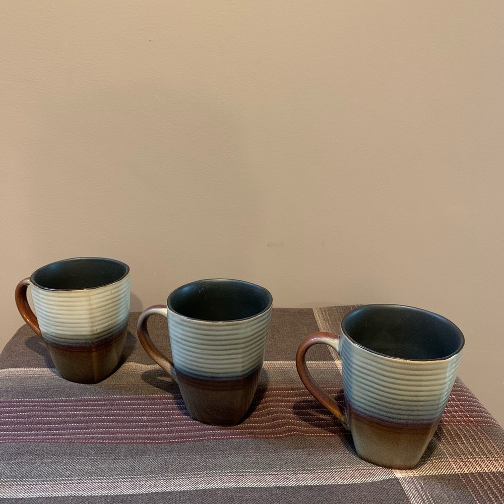 Vintage stoneware mug featuring a ribbed design with a two-tone glaze. .